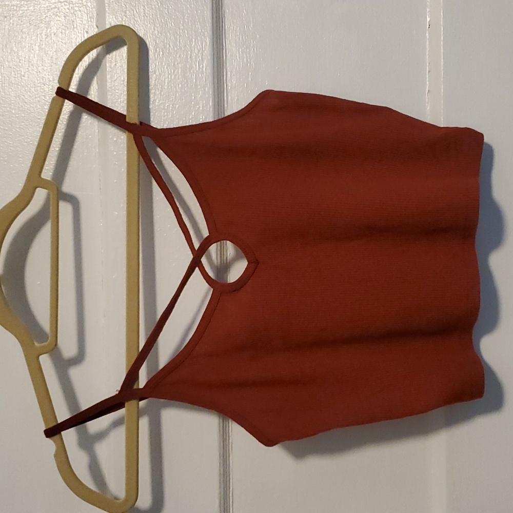 Mudd Strappy Keyhole Crop Tank
